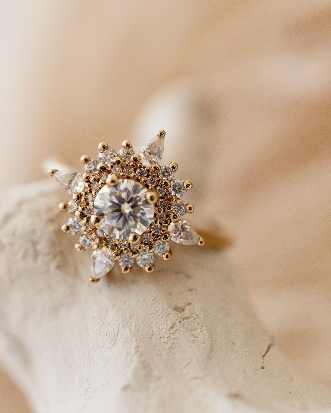 Benefits of Buying A Moissanite Engagement Ring