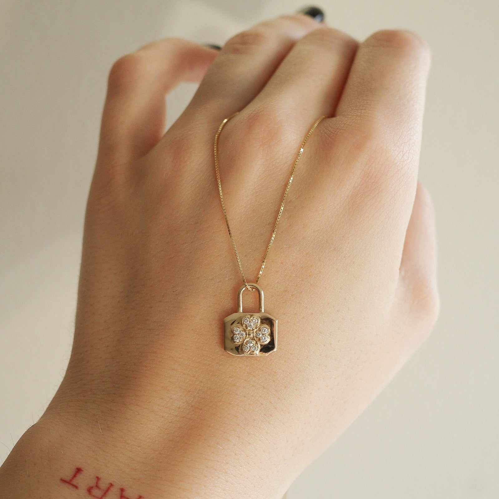 The Peace Clover Charm, Natural Diamonds