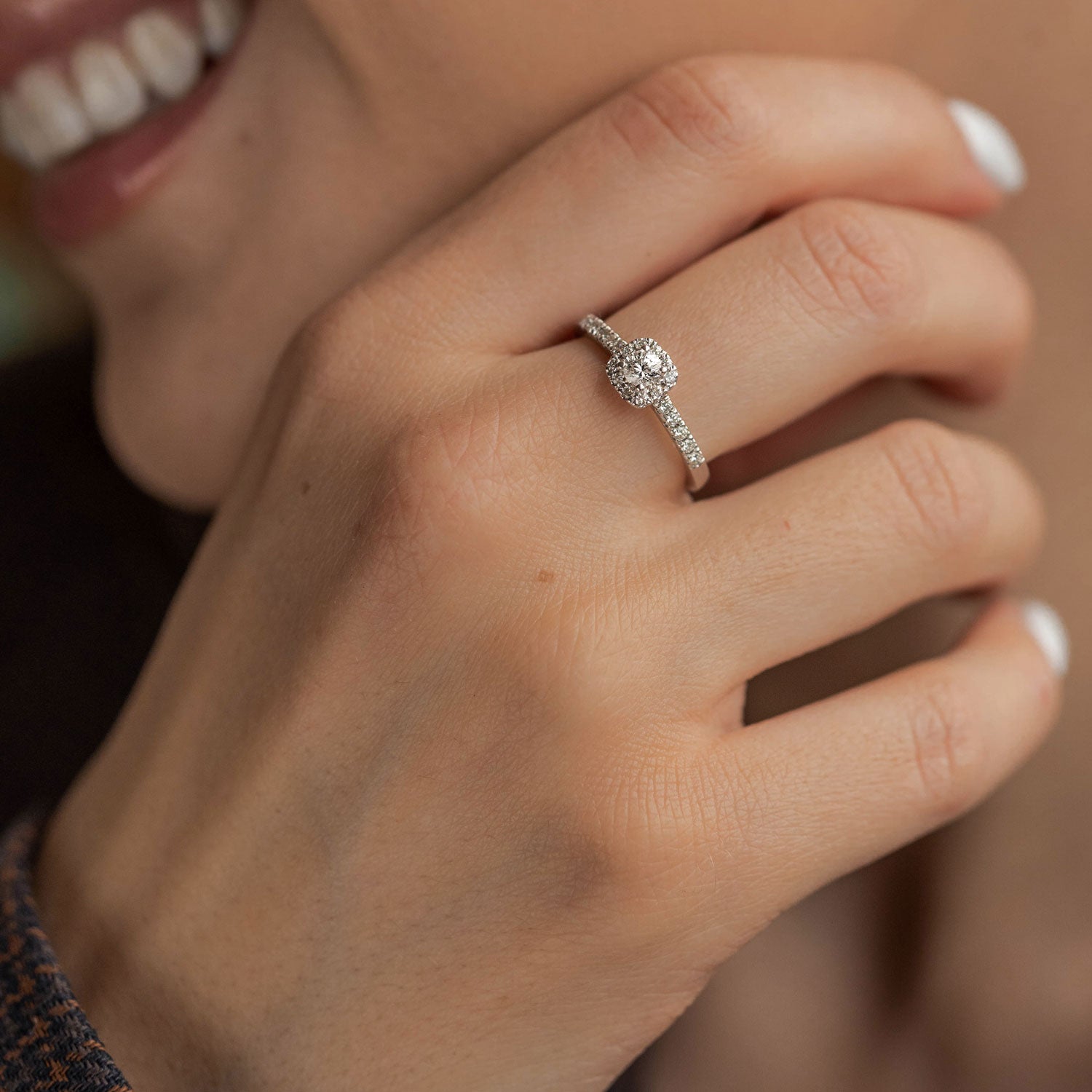 sapphire halo engagement rings